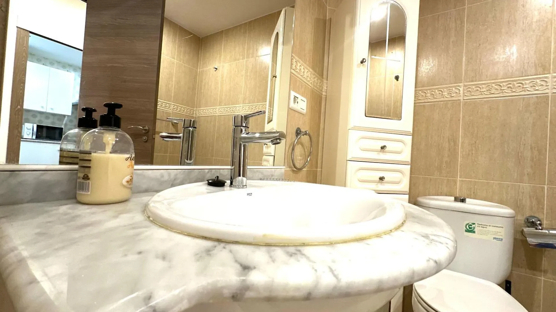 Apartamento San3 - Reformado, Centro A 50 Metros, Wifi, Torremolinos